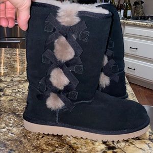 KOOLABURRA BY UGG
Victoria Tall Bow Boots